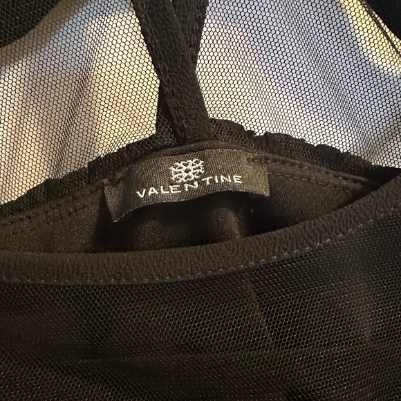 Black top - Picture 4 of 4